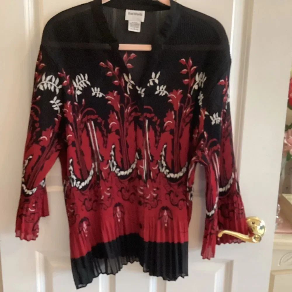 EUC Bon Worth Brand Black and Red Flora Crepe Blouse Size M